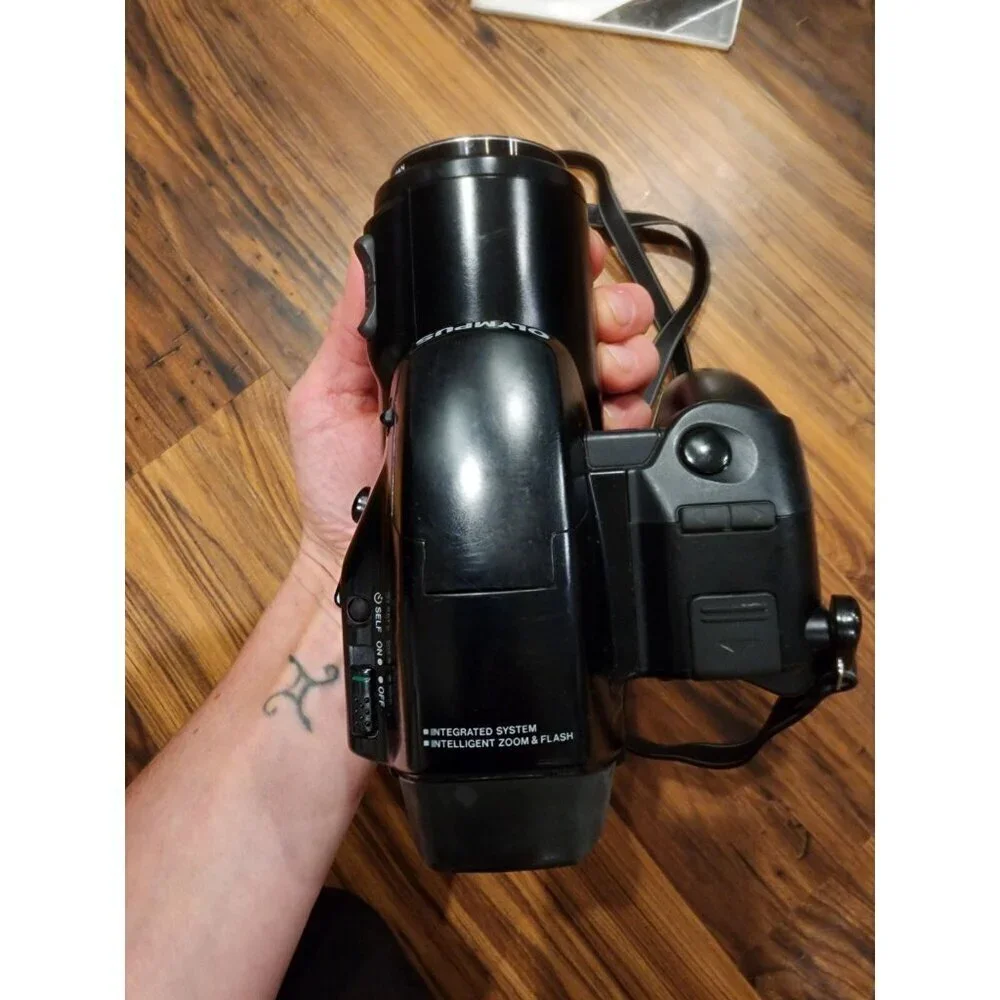 Vtg Olympus is1 35mm Film Camera High Res Zoom Lens 35-135mm + Bag+ Converter